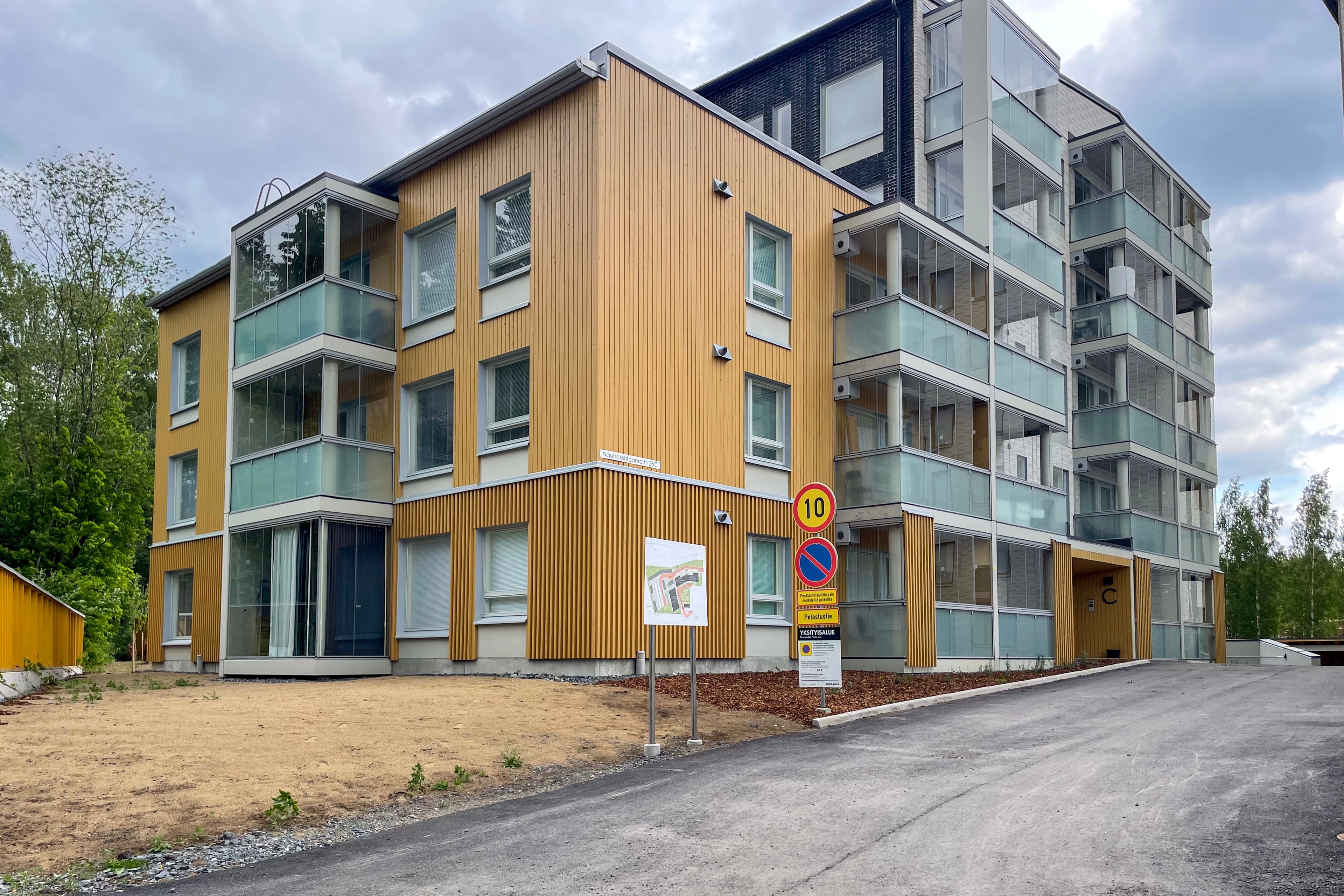 Nauhatehtaanraitti 25 C, kuva 2