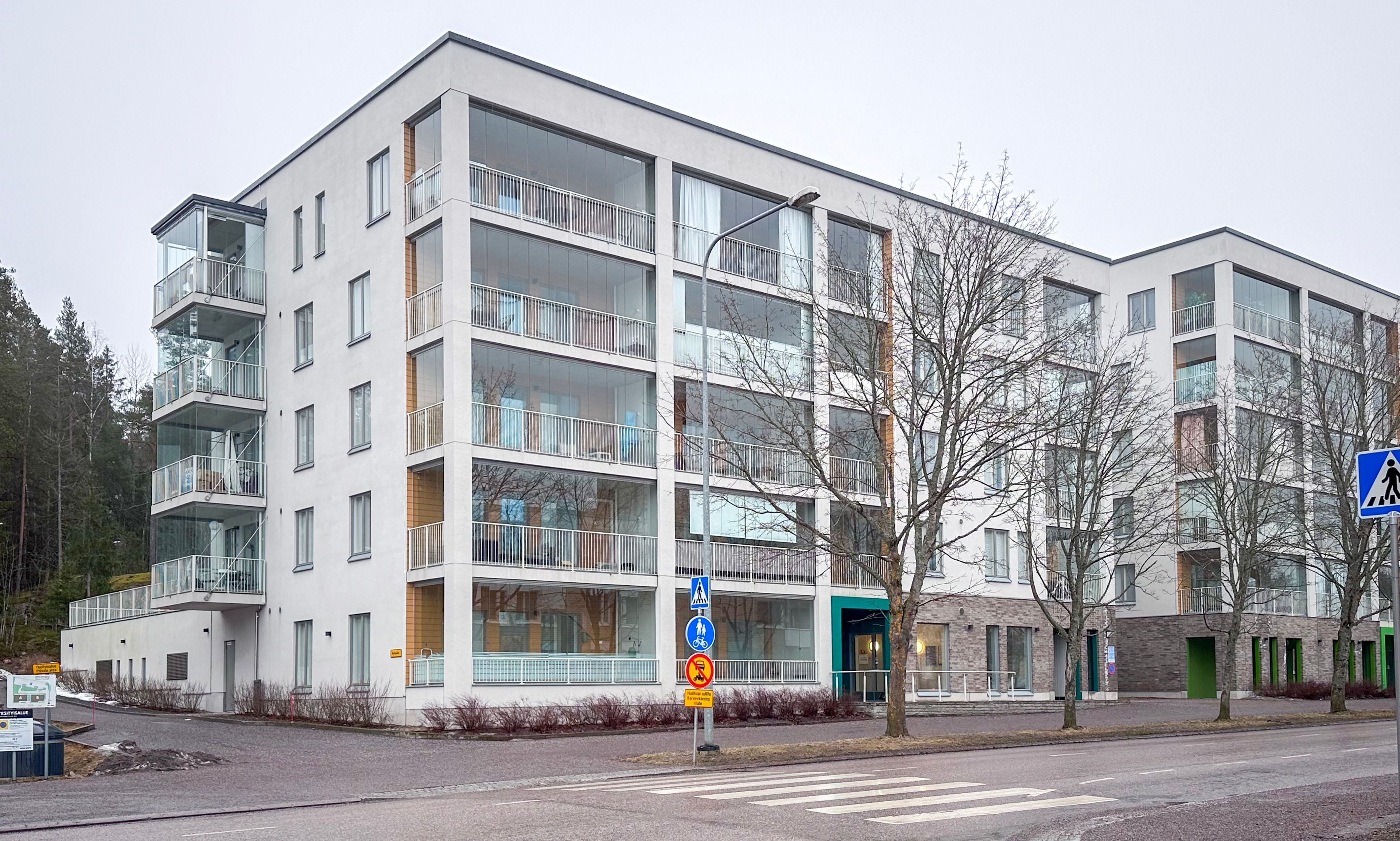 Eestinlaakso 9, pääkuva
