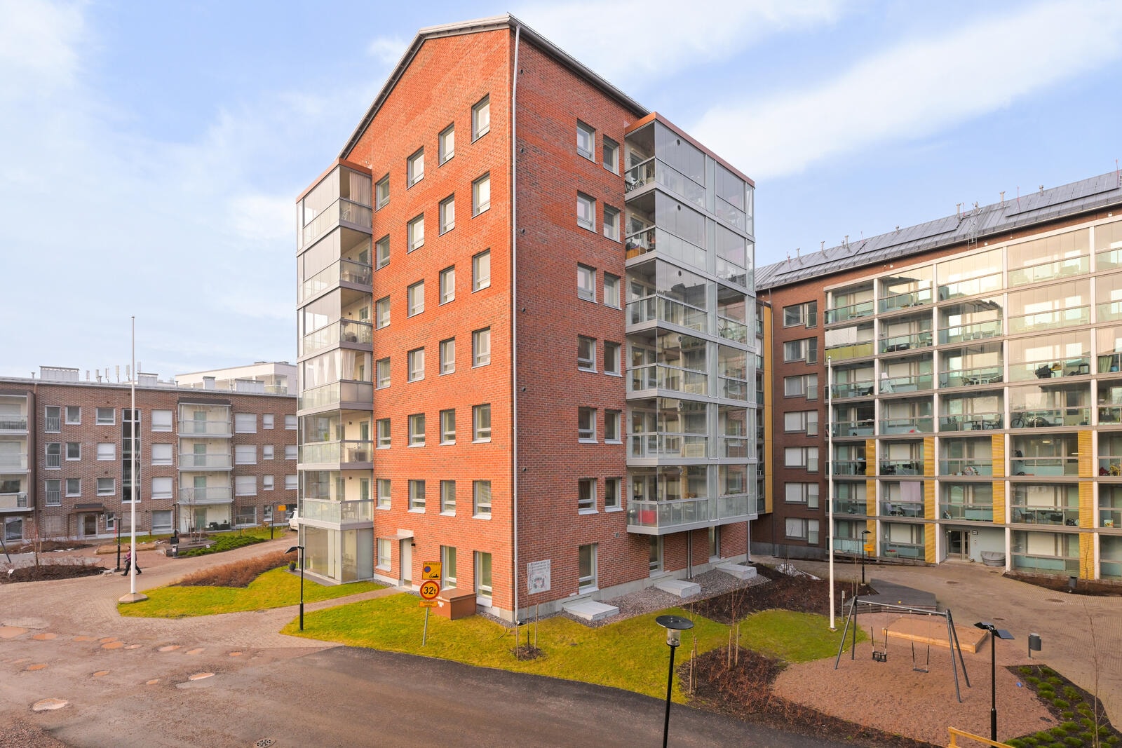 Maaherrantie 34, pääkuva